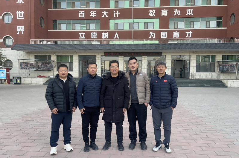 跨越千里沪晋情，携手共辟成才径...